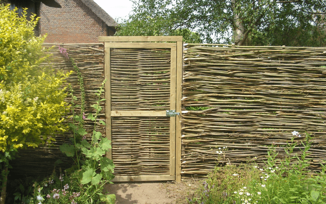 Wilgentenen schutting Amerongen