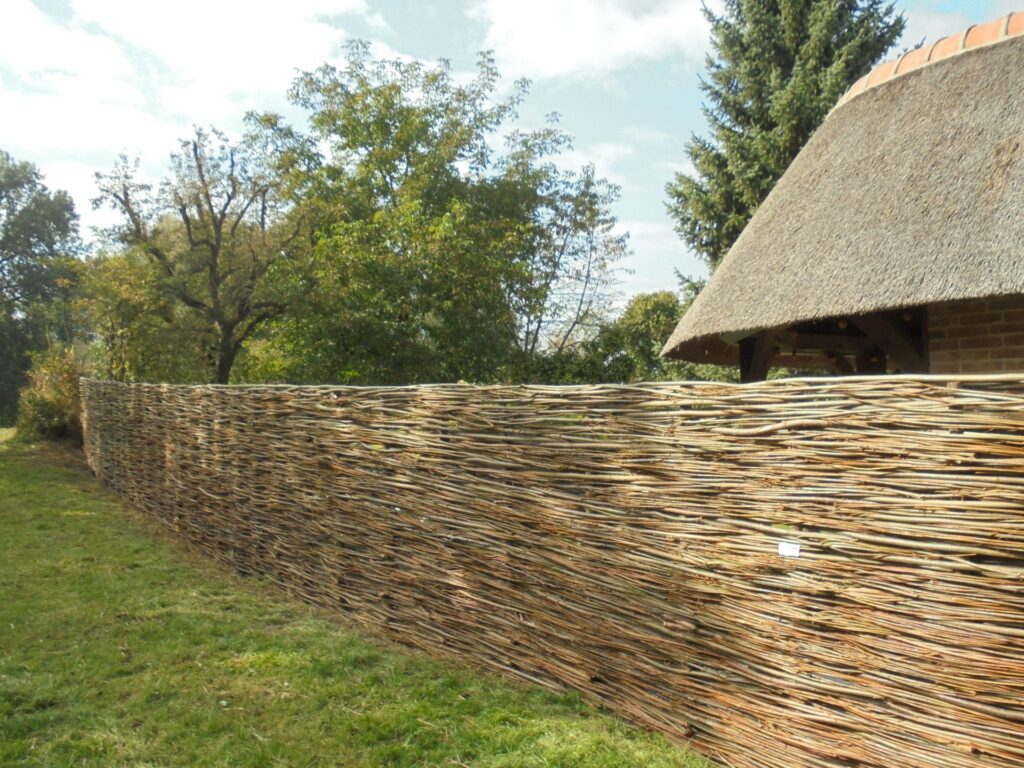 Wilgentenen schutting maken?